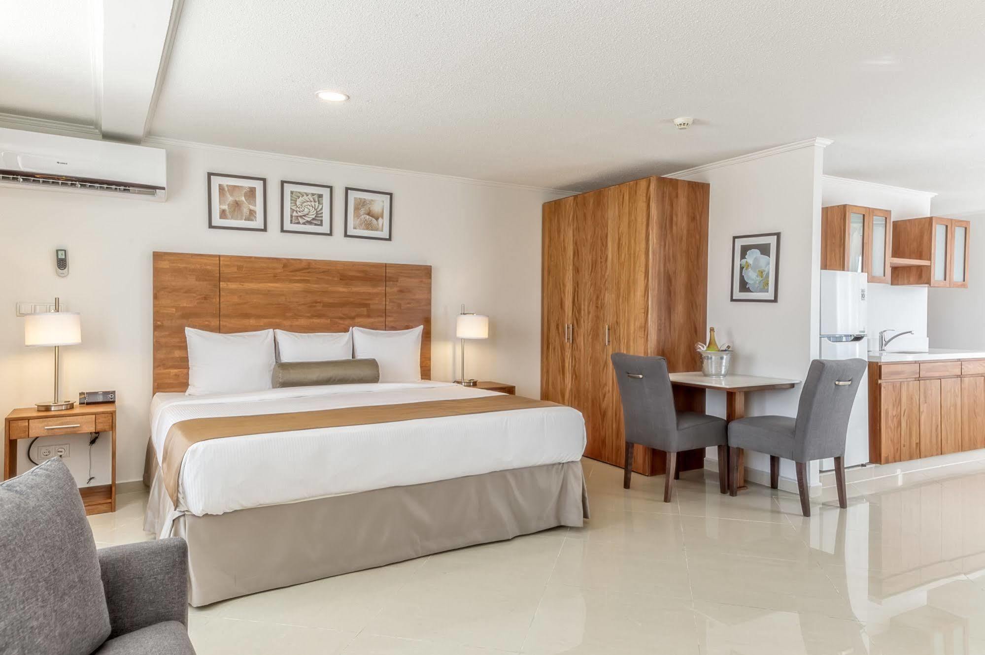 City Suites & Beach Hotel Willemstad Extérieur photo